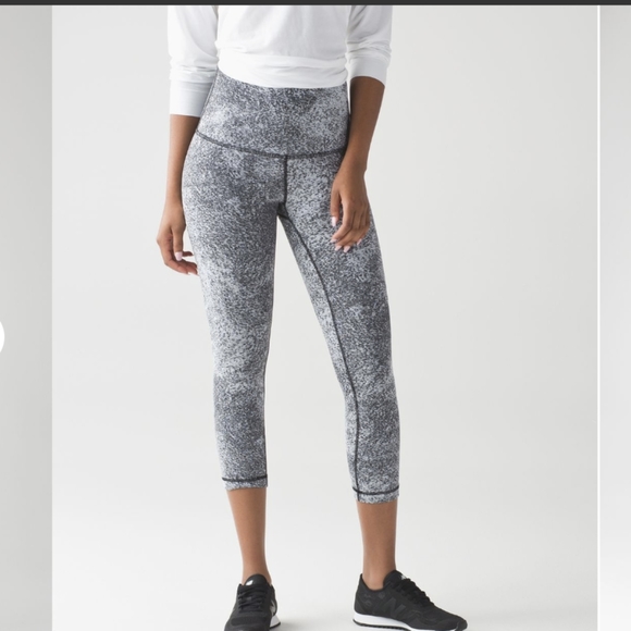 lululemon athletica Pants - Lululemon Wunder Under Crop Luon Spray Jacquard 10